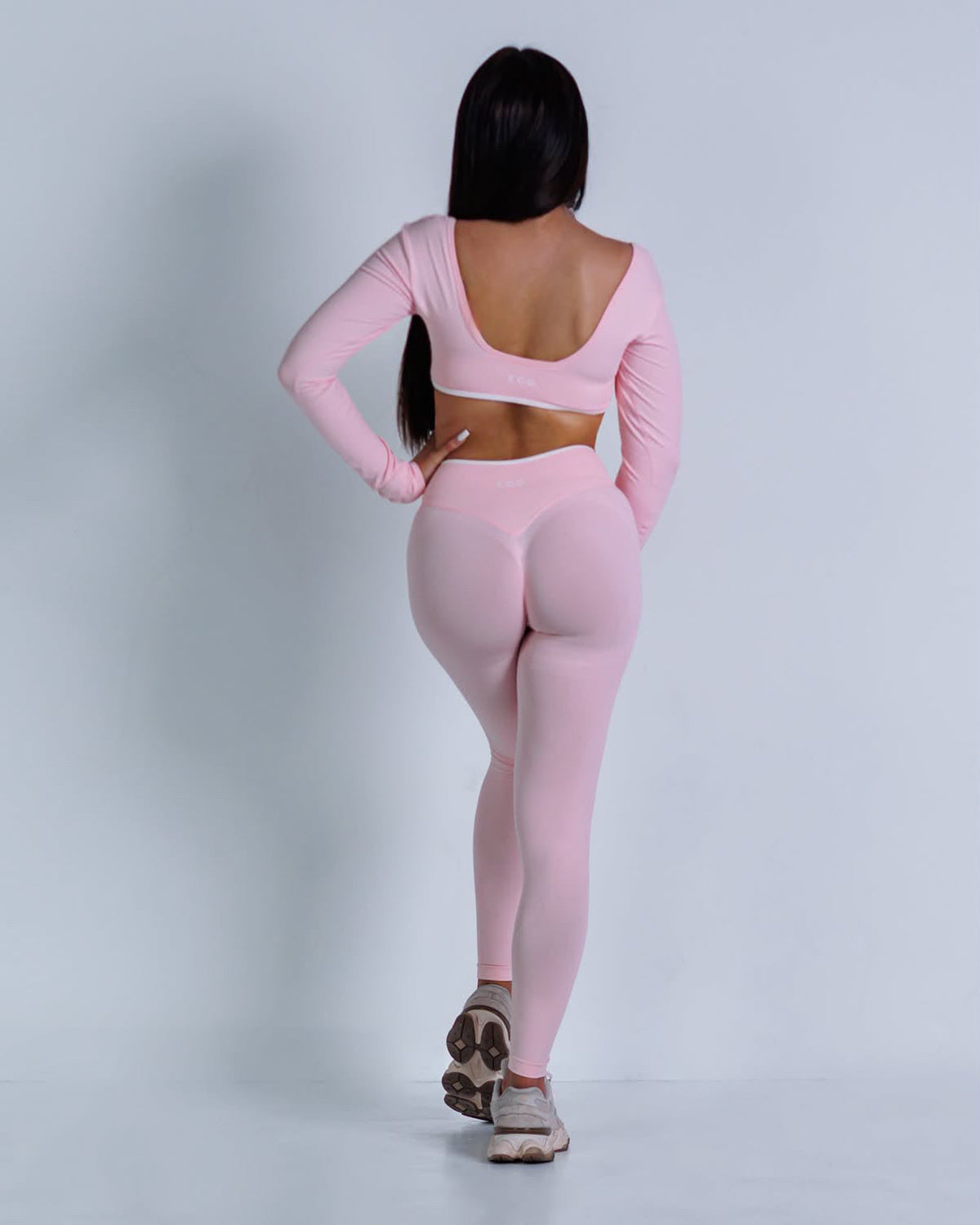 Bebi roze ženski sportski komplet CLEARLY PINK — top i push up helanke visokog struka | EGO