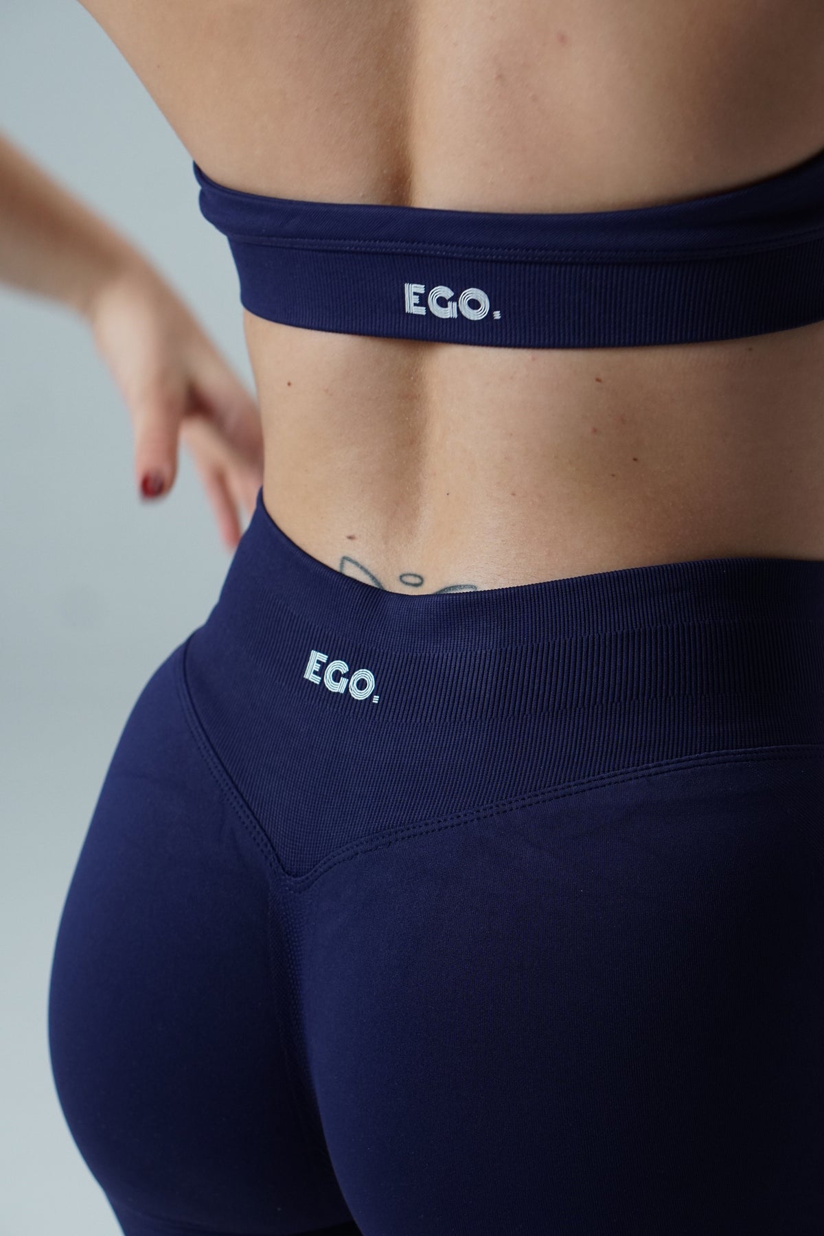 Tamnoplavi BLUE MOON sportski top za žene — push up, bez vidljivog znoja | EGO