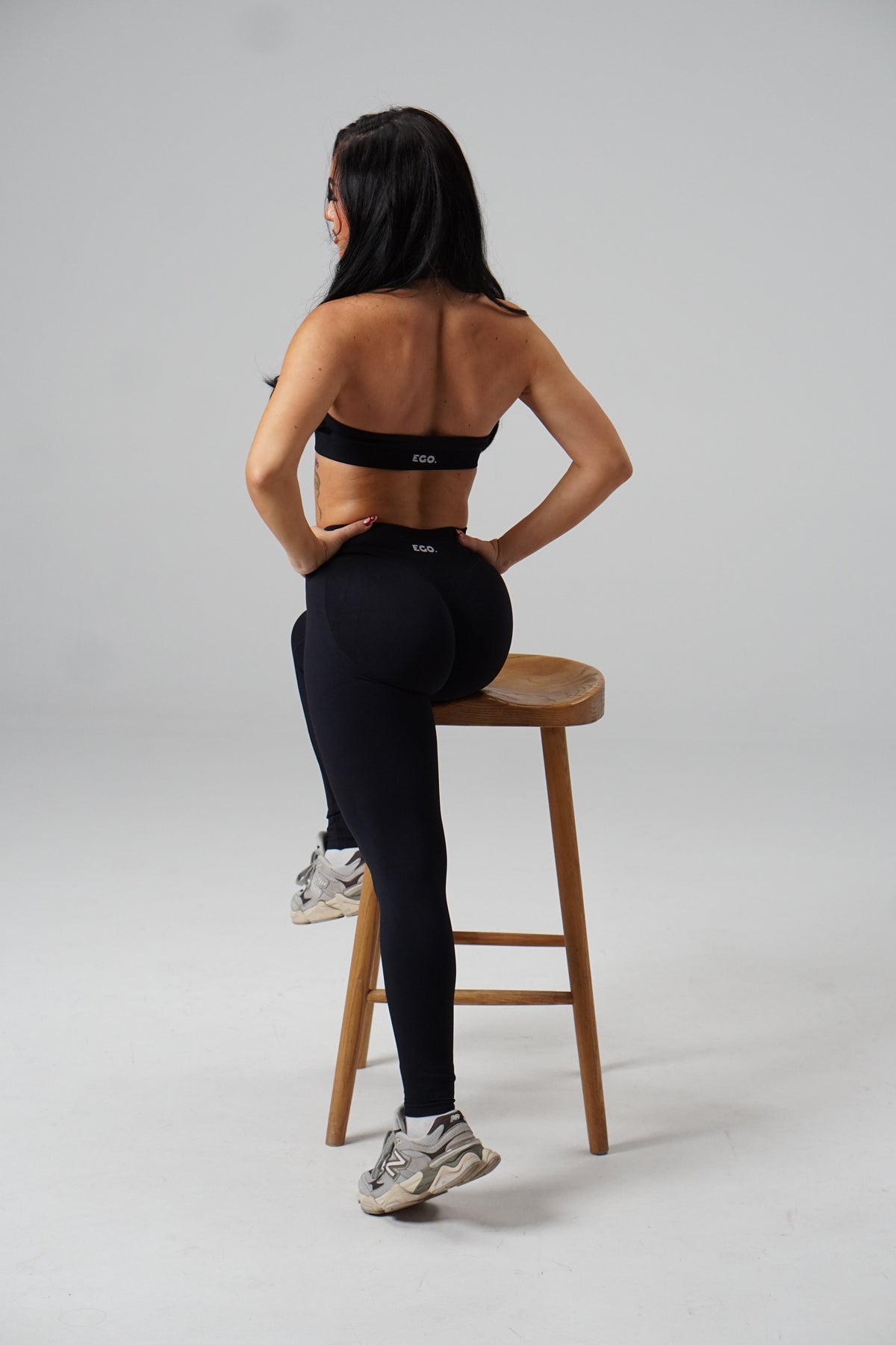 Crne DARK DAHLIA push up helanke visokog struka — ženske sportske, neprovidne (squat proof) | EGO